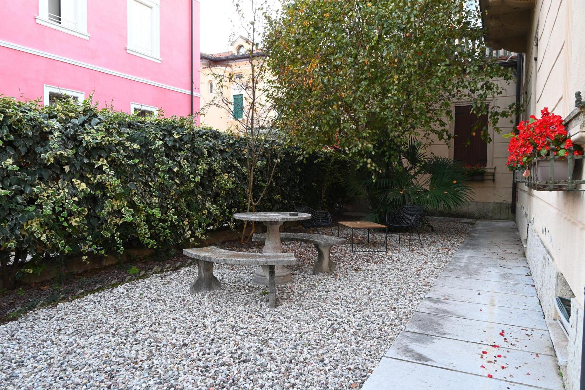 Dimora Montecchi, Verona